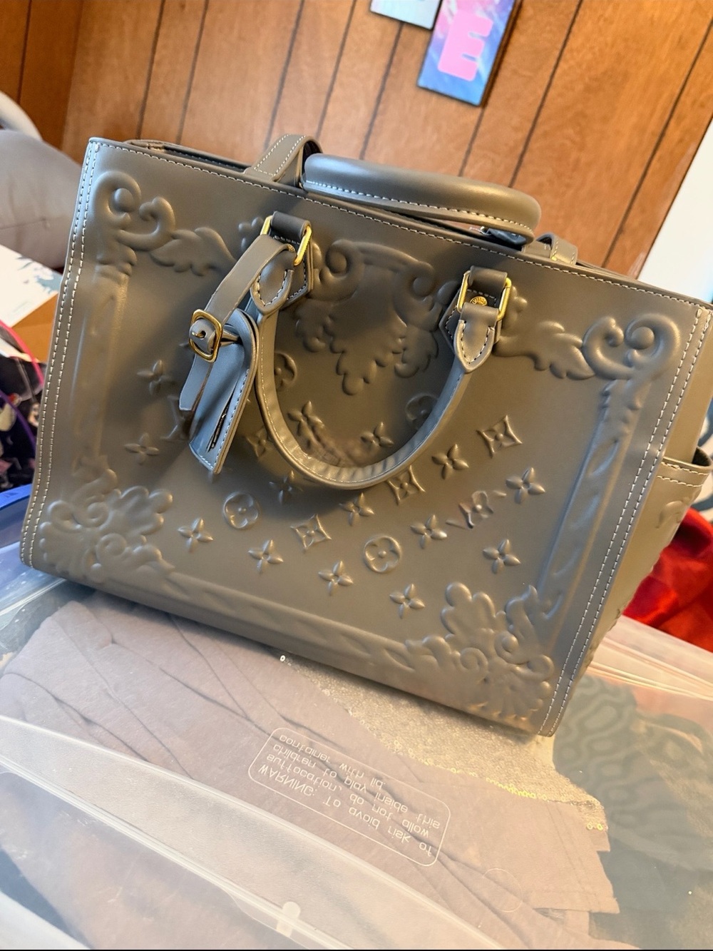 beautiful gray shoulder bag!